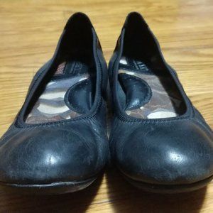 Born Julianne Black Leather Flat Size 6
